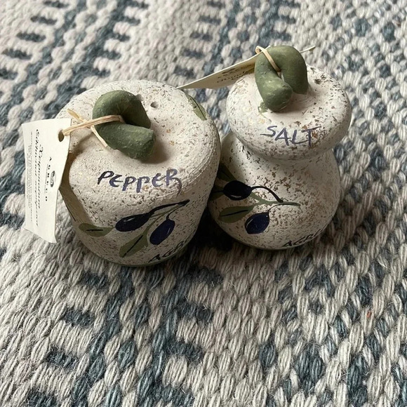Ceramic Salt and Pepper Shakers - Picture 2 of 10